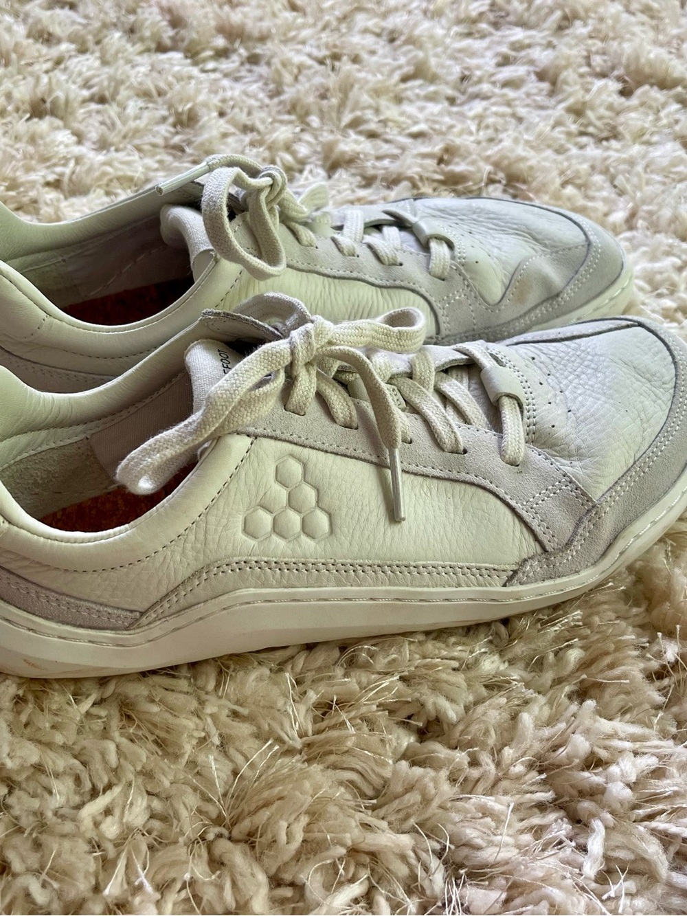 Vivo Gobi II Limestone Leather Sneakers - White/Light Gray